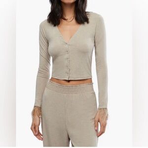 BRAND NEW NEVER WORN WeWoreWhat feater pajama set (pants and shirt inclu…